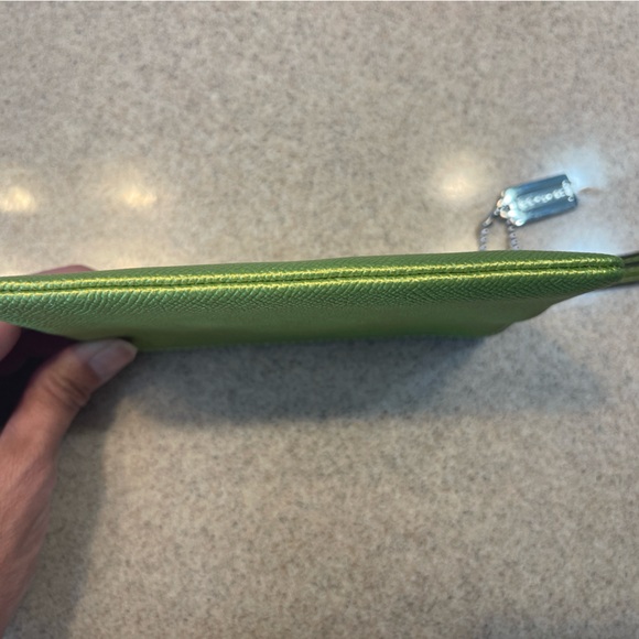 Coach wristlet - Picture 5 of 6